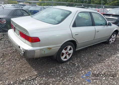 2000 Toyota Camry Le z USA, uszkodzony, nr VIN JT2BG22K2Y0467133